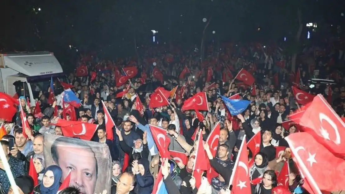 'Elazığ´da seçim sonucu coşkuyla kutlandı'