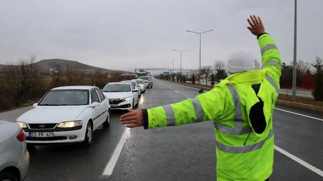 'Elazığ´da şehirler arası yollarda kış lastiği denetimi, kar lastiği olmayana izin verilmiyor'