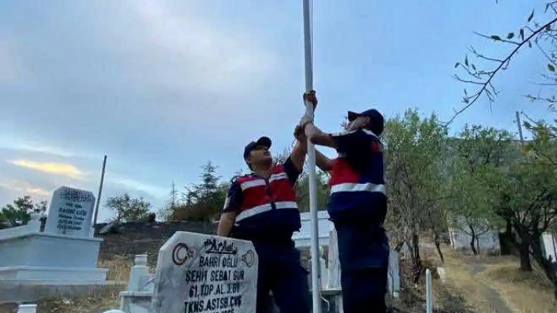 'Elazığ´da şehit mezarlarına jandarma eli değdi'