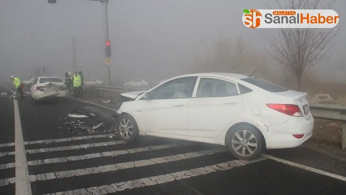 Elazığ'da sis zincirleme kazaya neden oldu: 1 yaralı