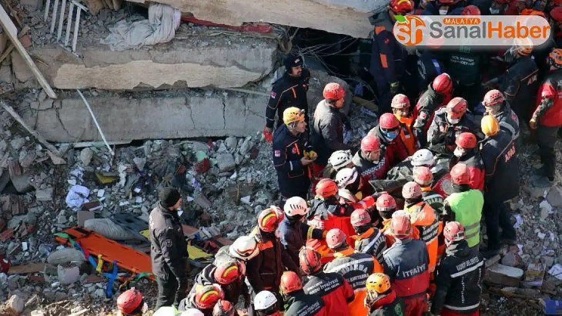 Elazığ'da Sürsürü Mahallesi'ndeki enkazdan 3 ceset çıkarıldı