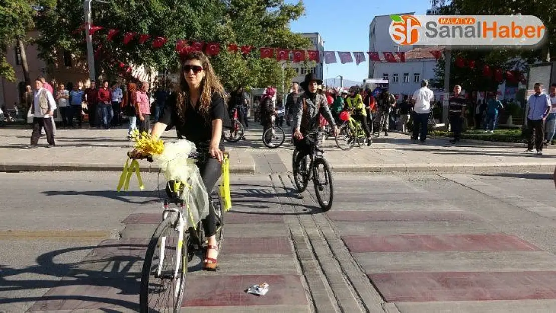 Elazığ'da süslü kadınlar bisiklet turu