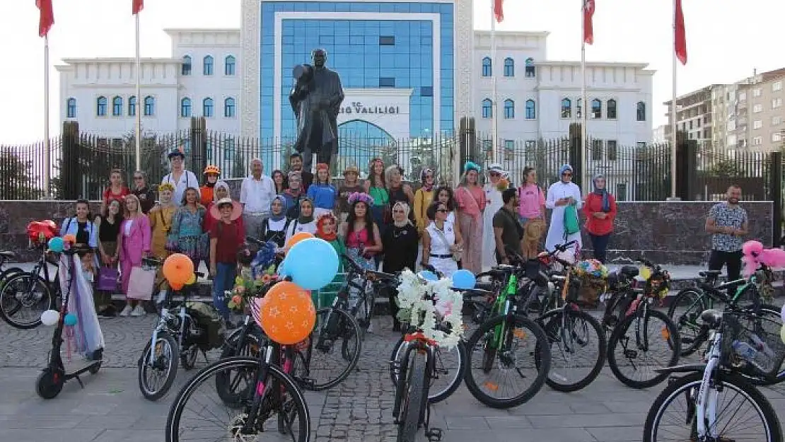 'Elazığ´da ´Süslü Kadınlar´ Otomobilsiz Kentler Günü için pedal çevirdi'