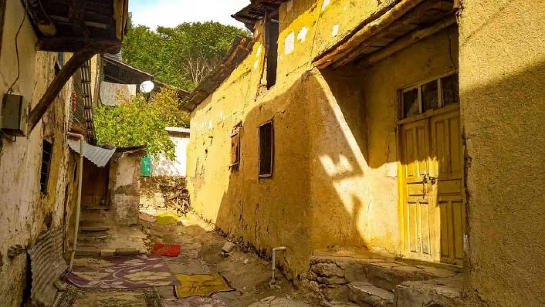'Elazığ´da tarihi konaklar sonbahar renklerine büründü'