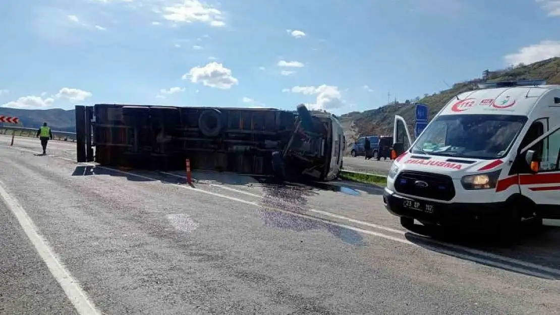 'Elazığ´da tır devrildi: 2 yaralı'