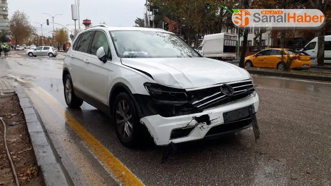 Elazığ'da trafik kazası: 2 yaralı