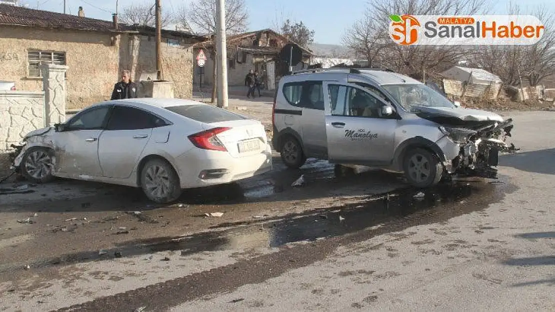 Elazığ'da trafik kazası: 3 yaralı