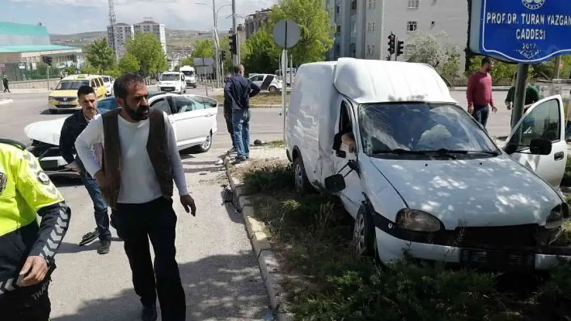 'Elazığ´da trafik kazası: 4 yaralı'