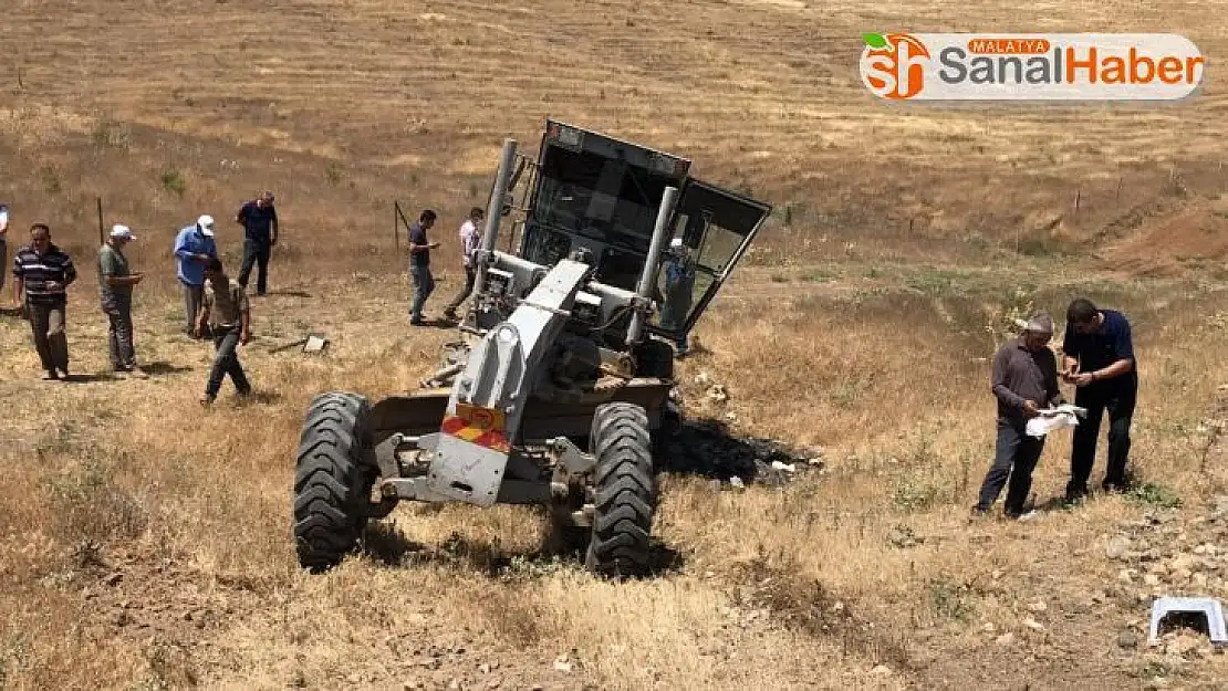 Elazığ'da tren, iş makinesine çarptı: 1 yaralı