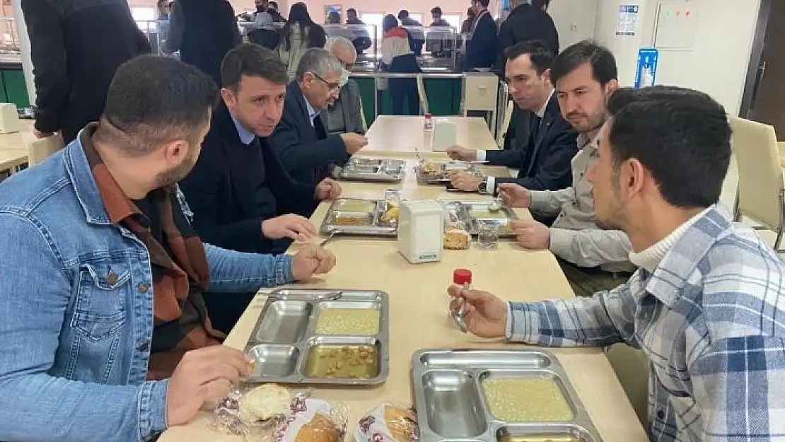 'Elazığ´da üniversite öğrencilerine `Çanakkale menüsü´ dağıtıldı'