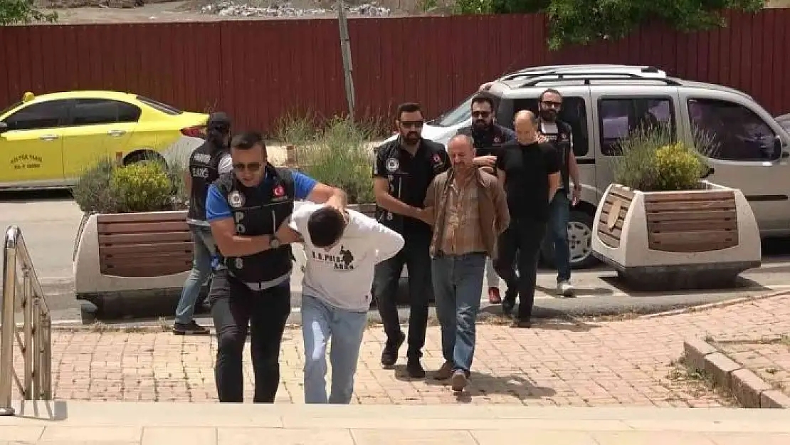 'Elazığ´da uyuşturucu maddeyle yakalanan 3 zanlı tutuklandı'