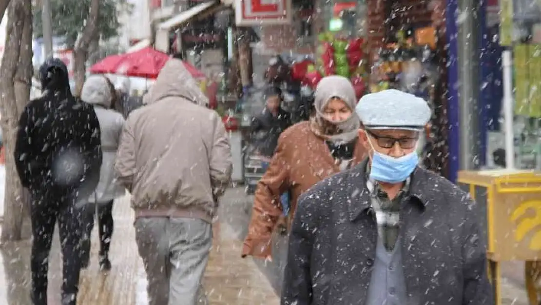 'Elazığ´da uzun süredir beklenen kar yağışı başladı'