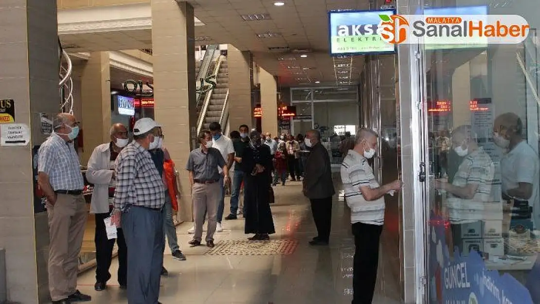 Elazığ'da vatandaşın elektrik faturası kuyruğu