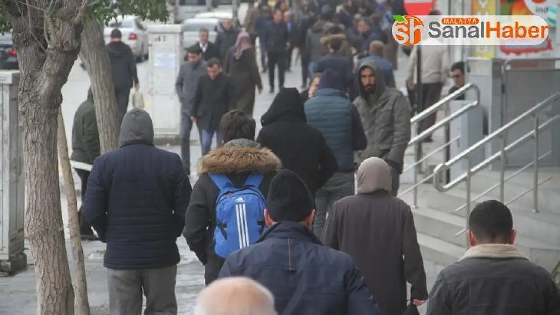 Elazığ'da vatandaşların sokakta yoğunluğu dikkat çekti