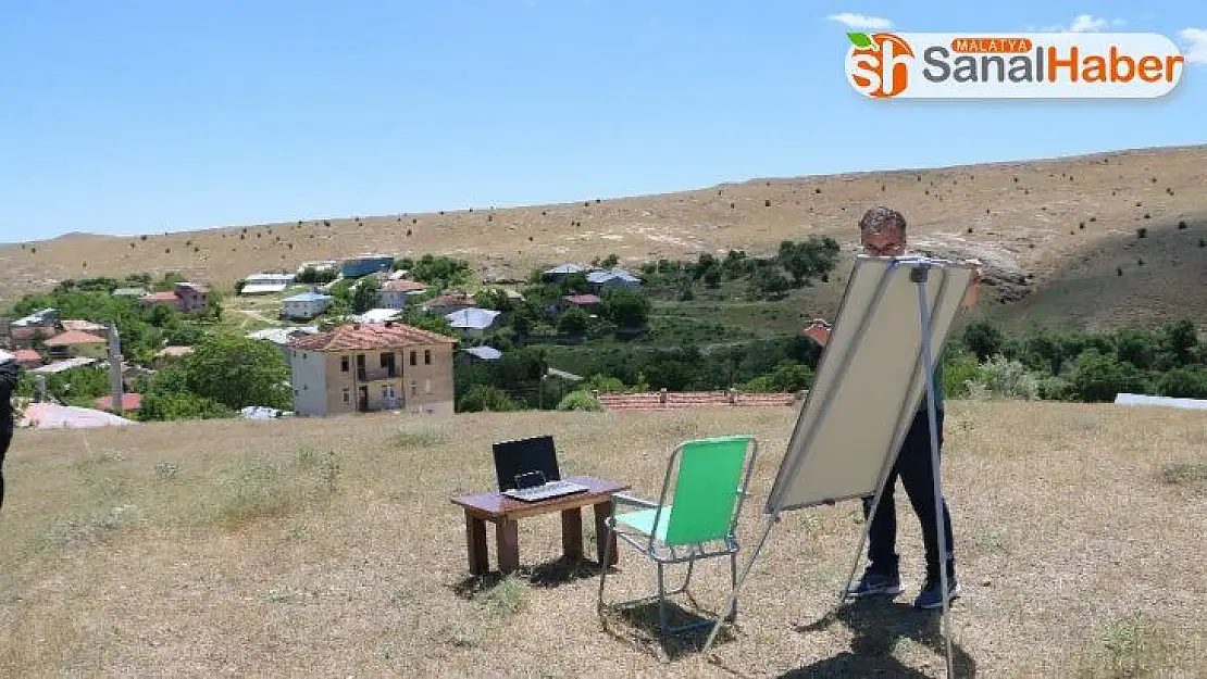 Elazığ'da vefalı öğretmen eğitimi, internet çeken tepeye taşıdı