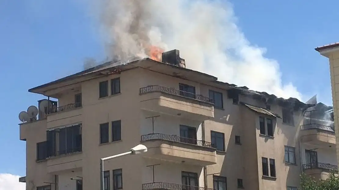 'Elazığ´da yangın, bina ve bir okuldaki öğrenciler tahliye edildi'