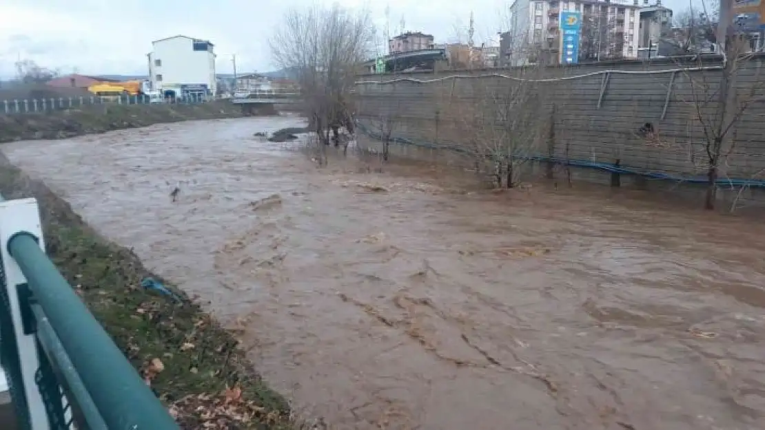 'Elazığ´da yoğun yağışların ardından dereler taştı, vatandaşlara anonsla sel uyarısı yapıldı'