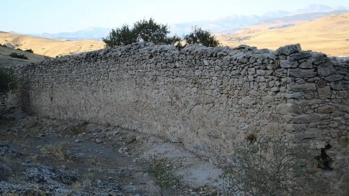 'Elazığ´da zamana direnen 800 yıllık manastır restore edilmeyi bekliyor'