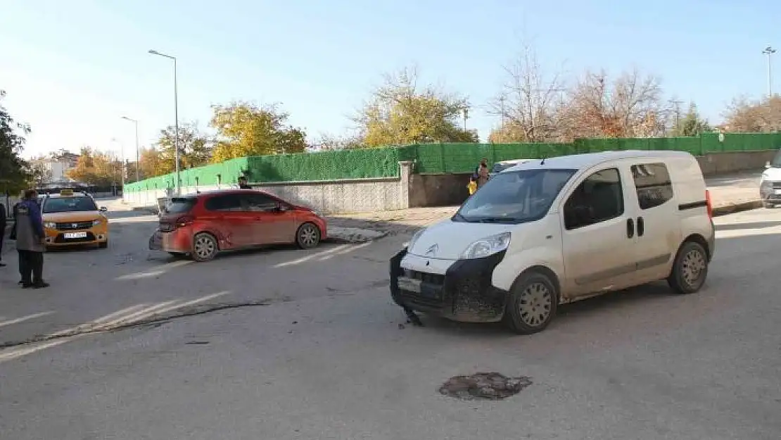 'Elazığ´da zincirleme trafik kazası: 1 yaralı'