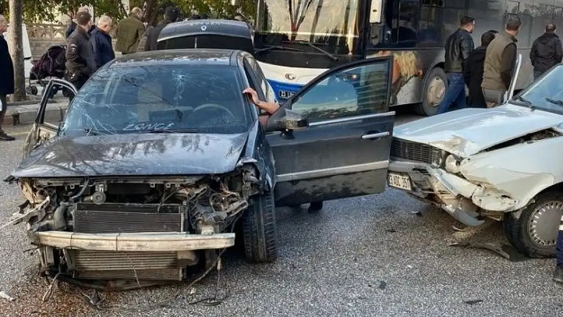 'Elazığ´da zincirleme trafik kazası: 3 yaralı'