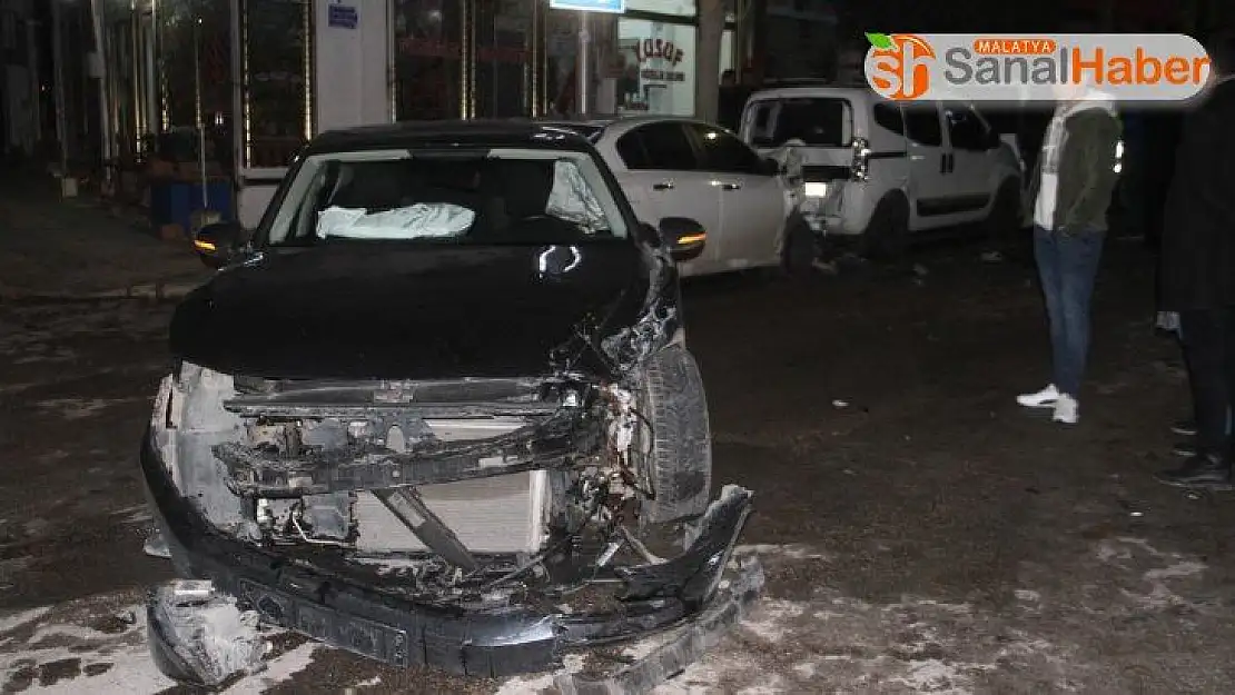 Elazığ'da zincirleme trafik kazası:4 yaralı