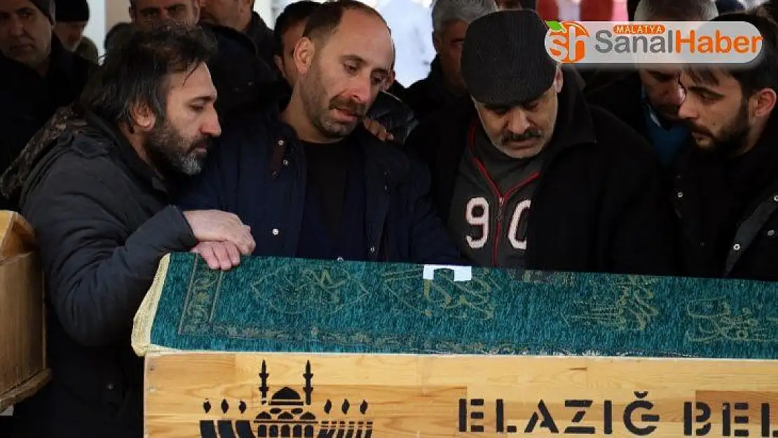 Elazığ'daki depremde hayatını kaybeden 5 kişilik aile son yolculuğuna uğurlandı