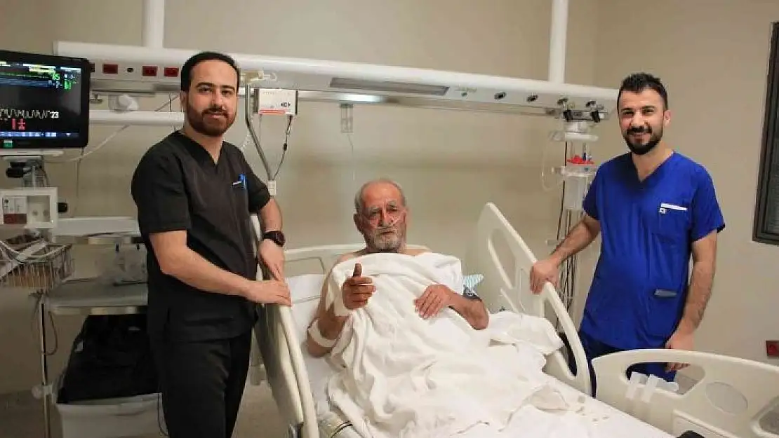 'Elazığ Fethi Sekin Şehir Hastanesinde anjiyografi yöntemi ile tıkalı damar açıldı'