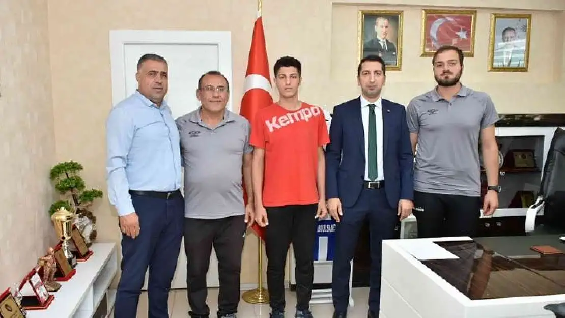 'Elazığ GSB hentbolcusuna milli davet'