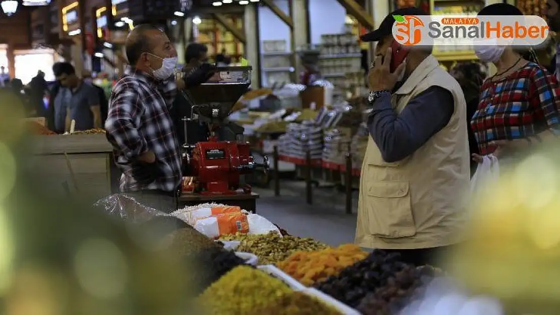Elazığ'ın 92 yıllık Kapalı Çarşı'sında en sakin bayram alışverişi