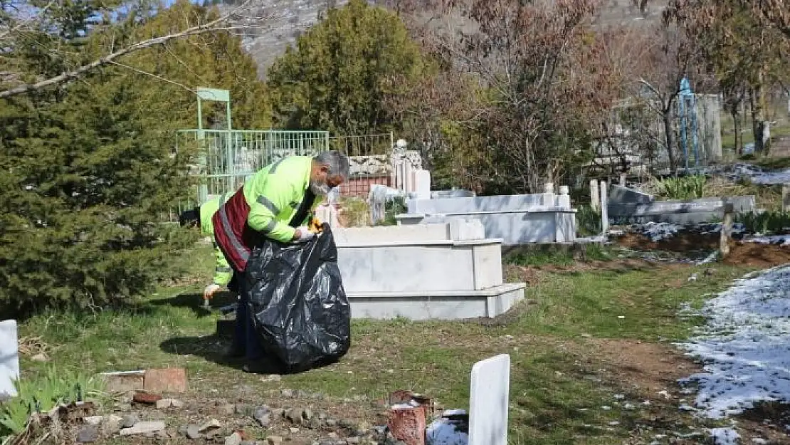 'Elazığ´ın mahalle mezarlıklarında kapsamlı temizlik'