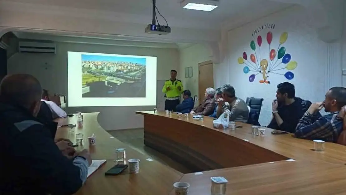 'Elazığ polis ekipleri tarafından sürücülere eğitim verildi'