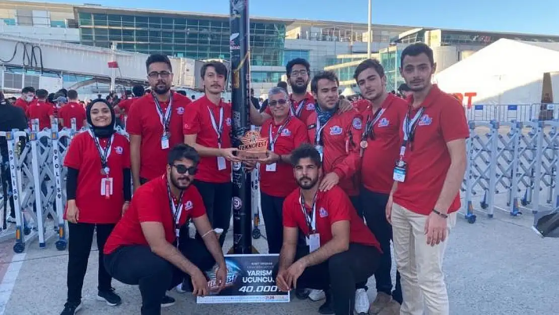 'Elazığ takımından Teknofest´te önemli başarı: Yüksek irtifa kategorisinde Türkiye üçüncülüğü elde ettiler'