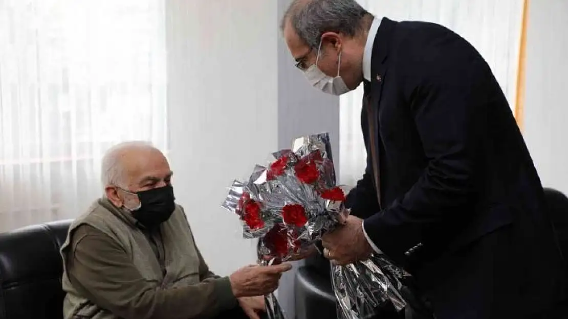 'Elazığ Valisi Toraman yaşlılarla bir araya geldi'