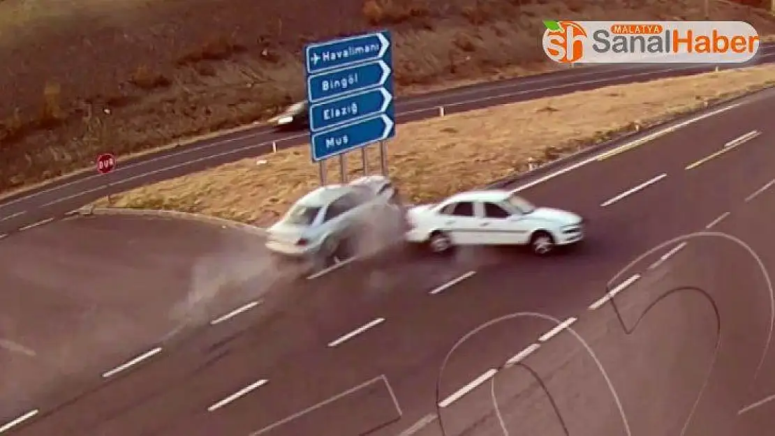 Elazığ ve Bingöl'de trafik kazaları kameraya yansıdı