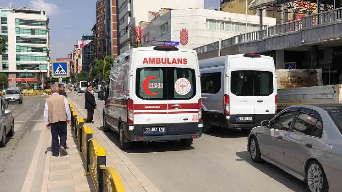 'Elazığda hafif ticari aracın çarptığı kadın yaralandı'