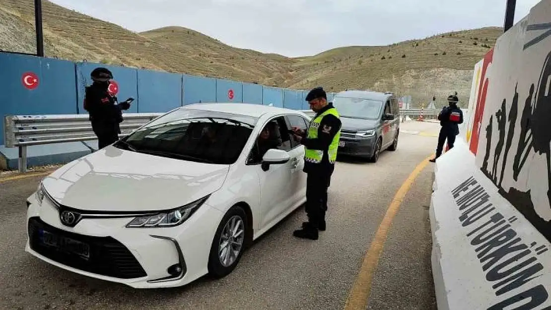 'Elazığda jandarma 10 günde 17 bin 118 aracı denetledi'