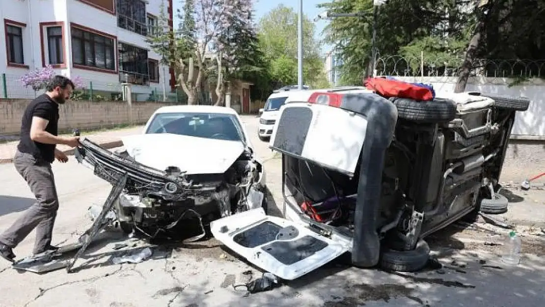 'Elazığda kazaya karışan hafif ticari araç yan yattı: 1 yaralı'