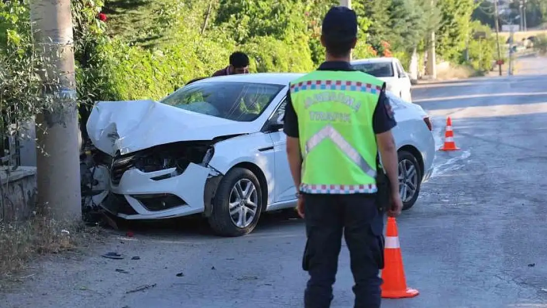 'Elazığda otomobil beton direğe çarptı: 2 yaralı'