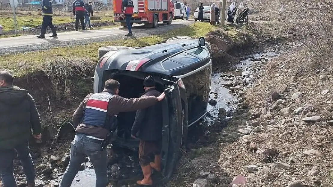 'Elazığda otomobil yoldan çıkıp takla attı: 1 yaralı'