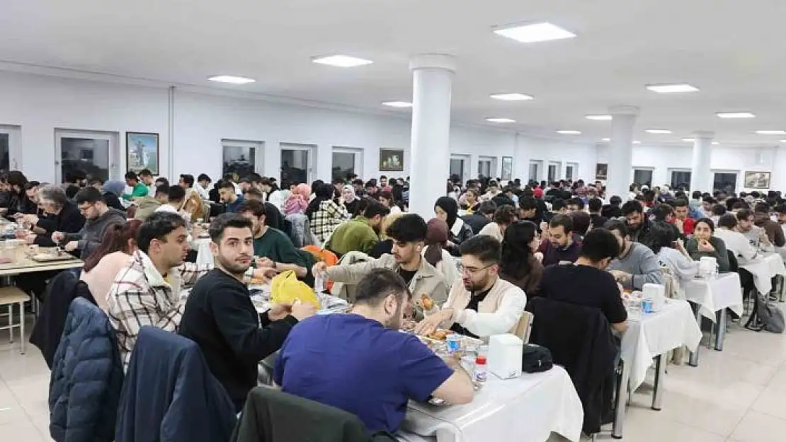 'Elazığda üniversite öğrencilerine ücretsiz iftar veriliyor'