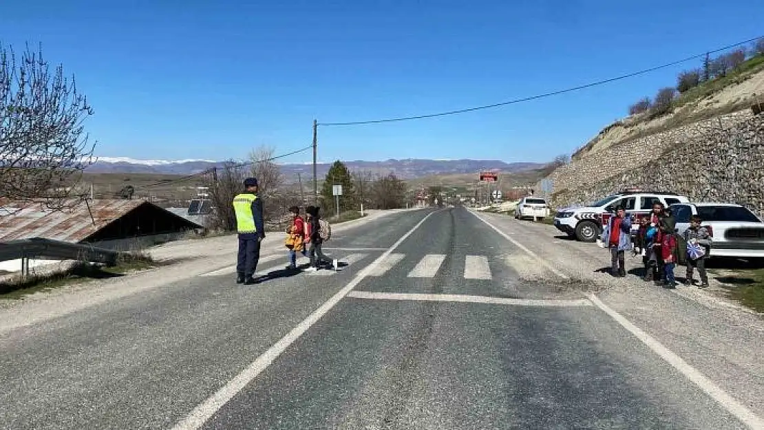 'Elazığda vatandaşlara trafik eğitimi verildi'