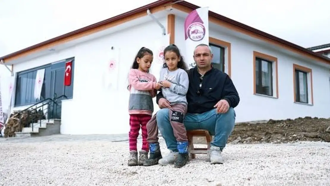 'Elazığda yerinde dönüşümde ilk köy evi sahibine teslim edildi'