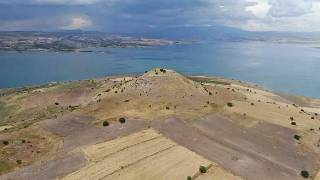 'Elazığdaki höyük manzarası ile dikkat çekiyor'