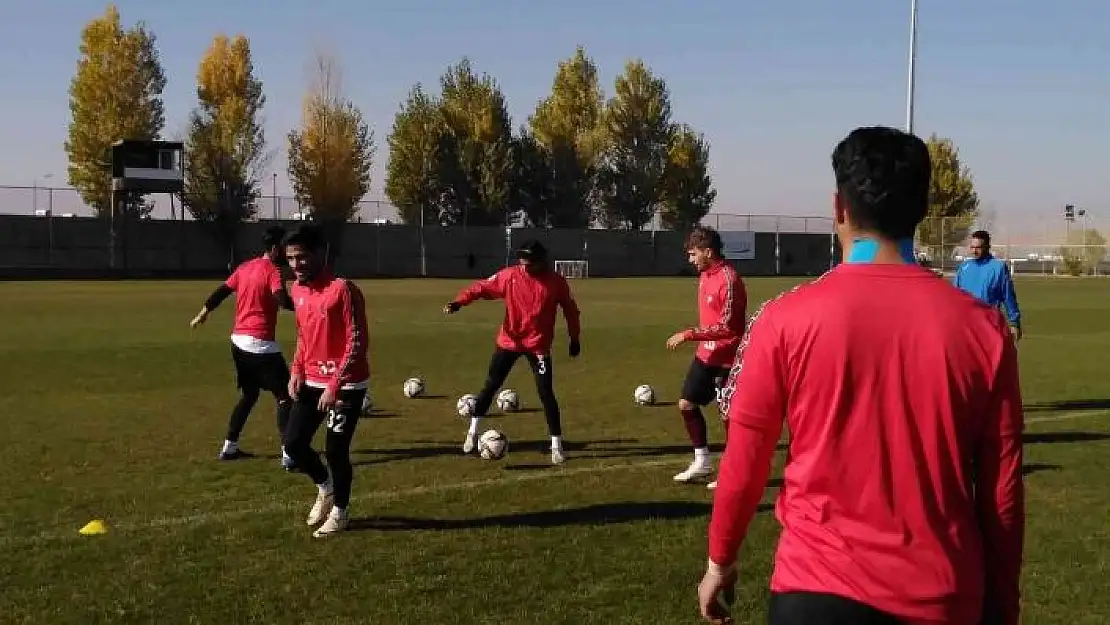 'Elazığspor, Batman Petrolspor maçı hazırlıklarına tek antrenmanla devam etti'