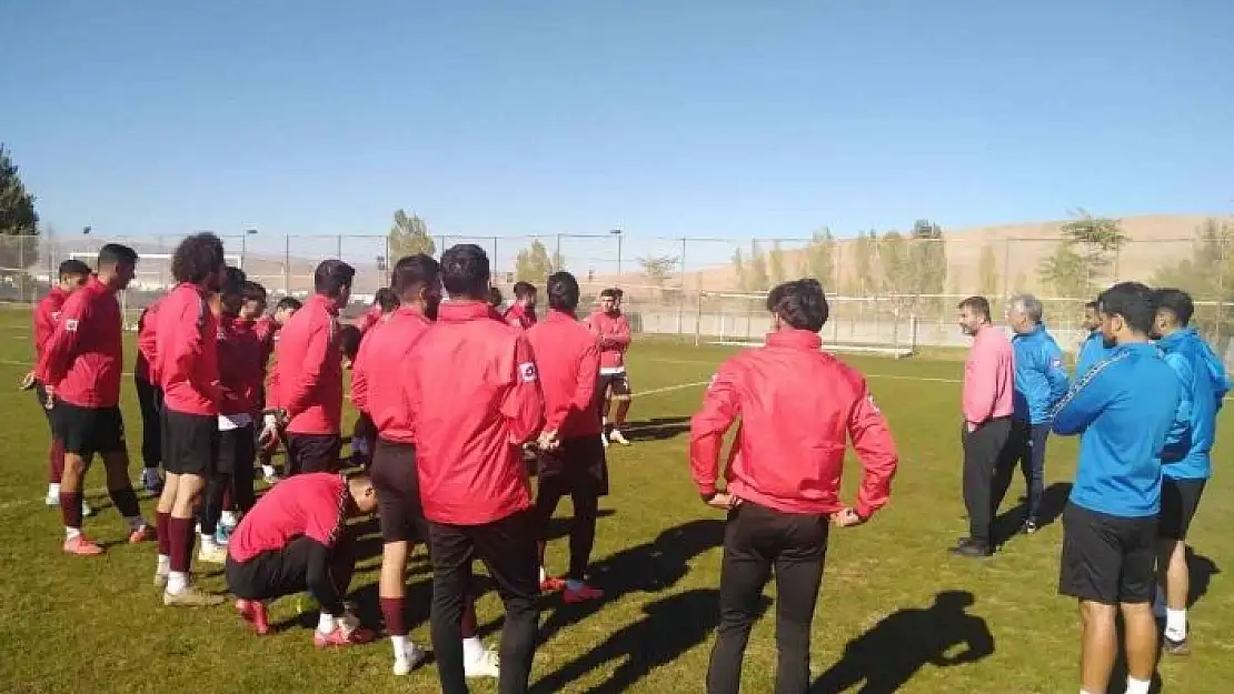 'Elazığspor´da 3 futbolcu sarı kart sınırında'