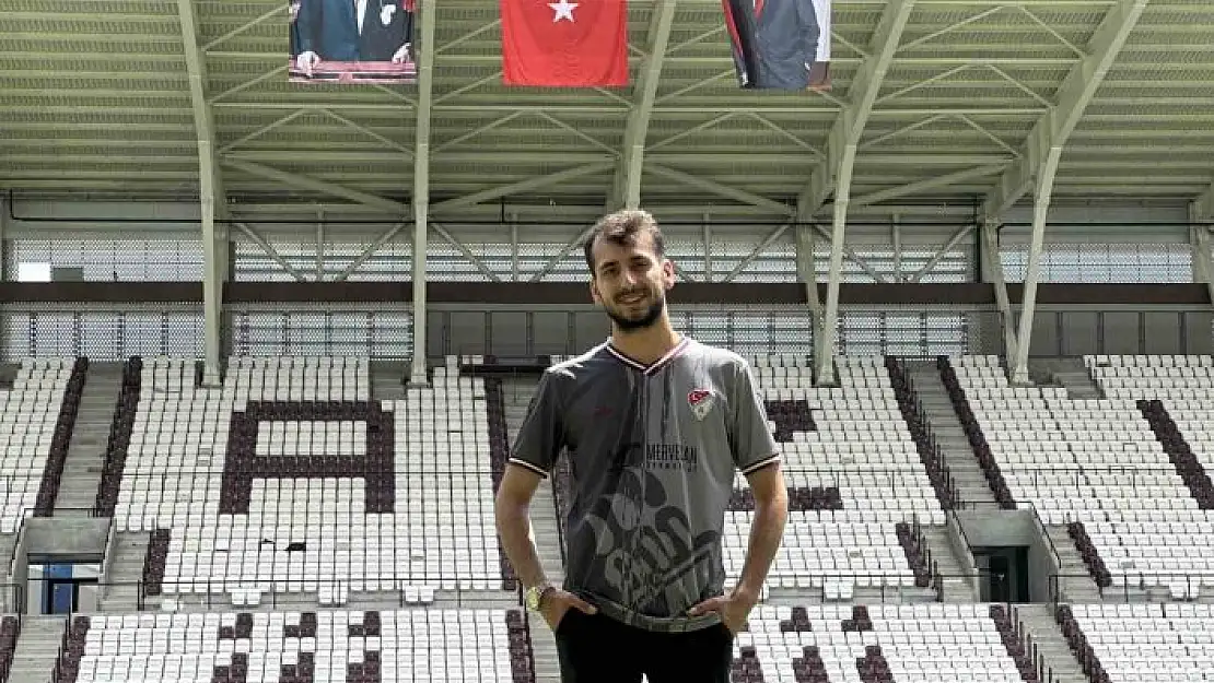 'Elazığspor taraftarı, yeni stadyuma şükür secdesiyle girdi'