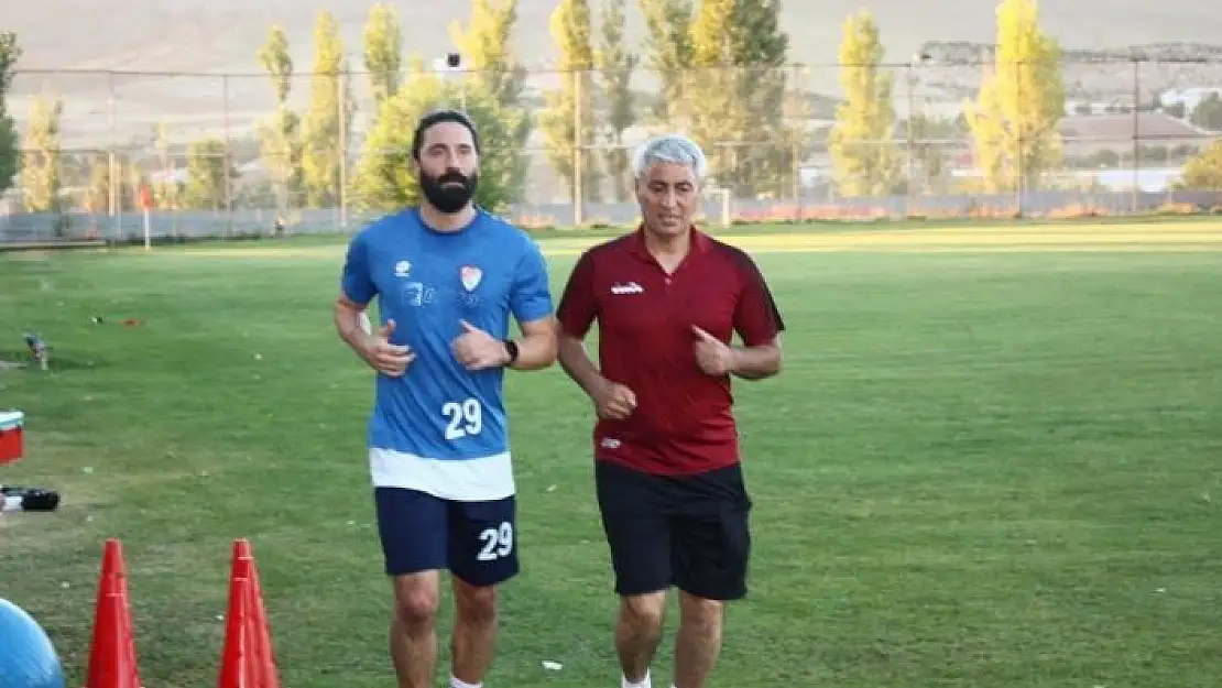 'Elazığspor´un 39 yaşındaki kaptanı Yiğitcan, yıllara meydan okuyor'