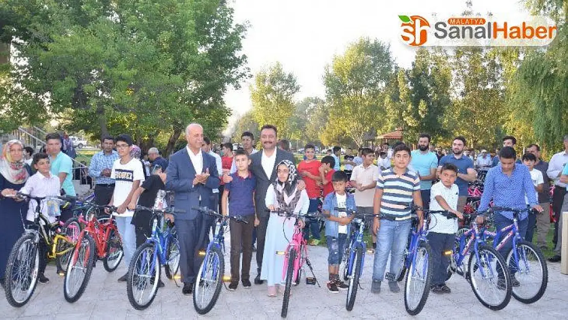 Elbistan Belediyesi'nden 100 çocuğa bisiklet