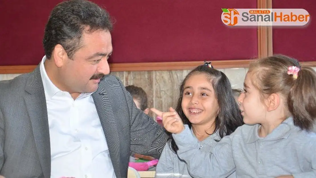 Elbistan Belediyesi'nden 3 bin öğrenciye eğitim seti hediyesi