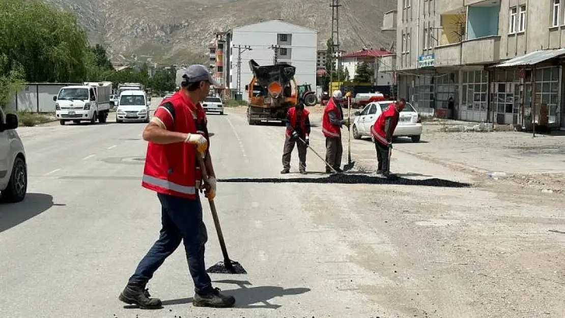 'Elbistan´da hasar gören yollar onarılıyor'